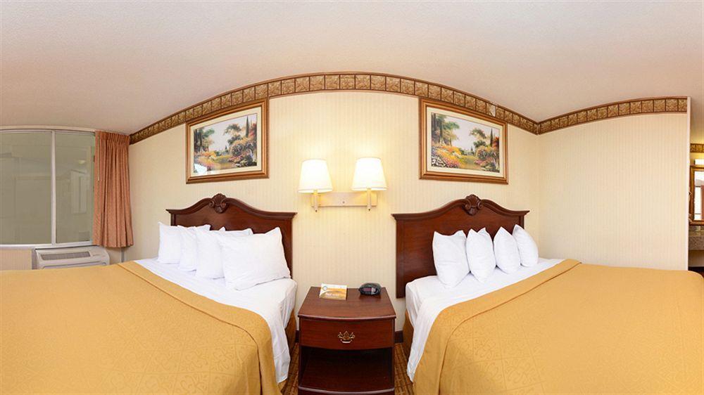 Quality Inn & Suites Near Ft. Belvoir Mount Vernon Buitenkant foto